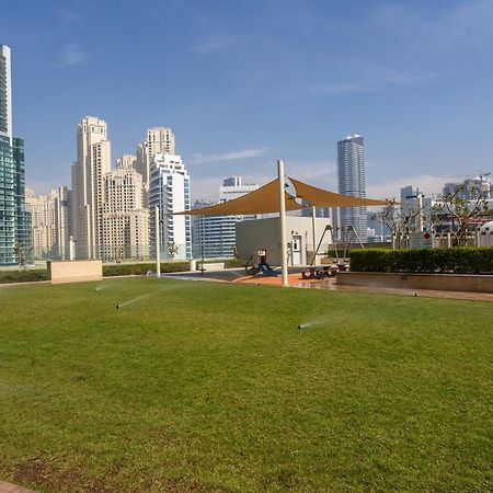 Waves Holiday Home - Waterfront Apartment With Breathtaking Sea Views Дубай Екстериор снимка