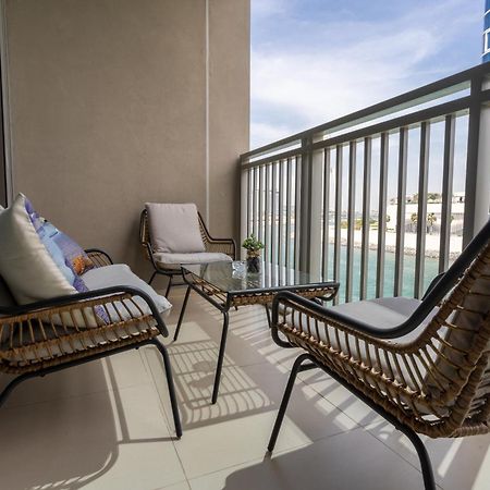 Waves Holiday Home - Waterfront Apartment With Breathtaking Sea Views Дубай Екстериор снимка