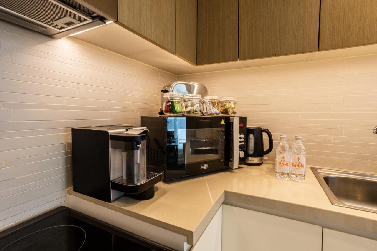 Waves Holiday Home - Waterfront Apartment With Breathtaking Sea Views Дубай Екстериор снимка