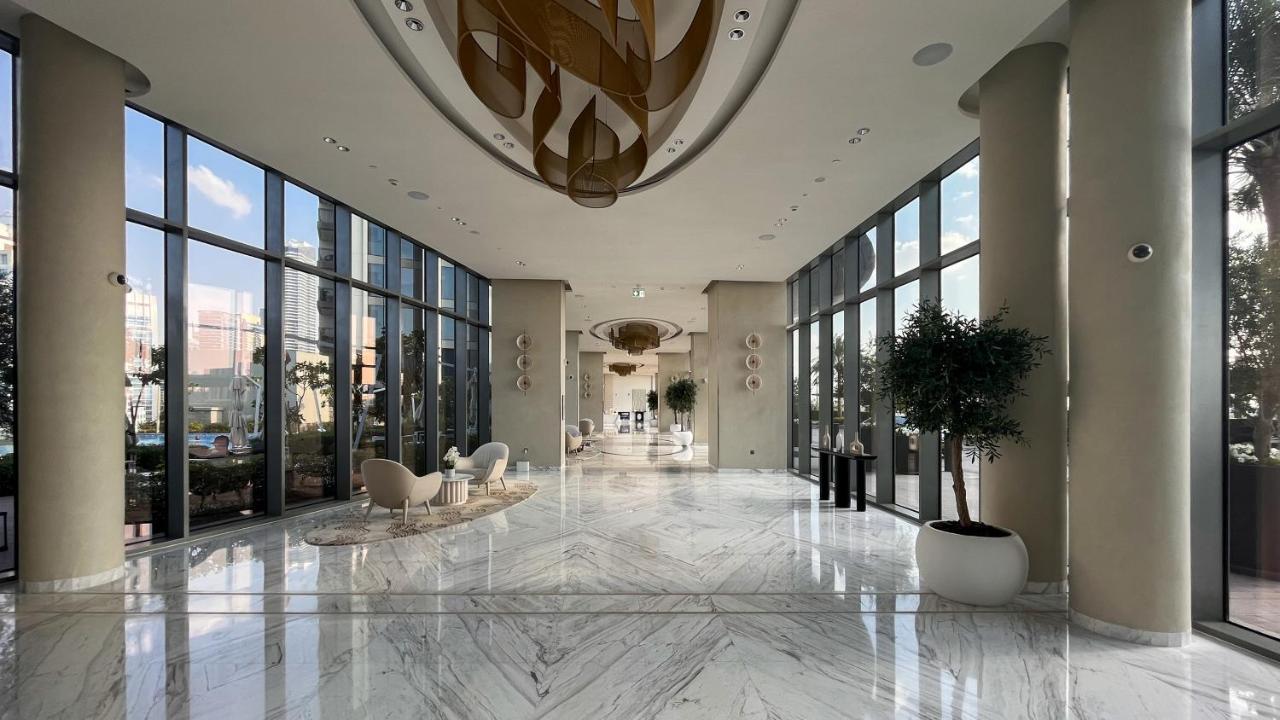 Waves Holiday Home - Waterfront Apartment With Breathtaking Sea Views Дубай Екстериор снимка