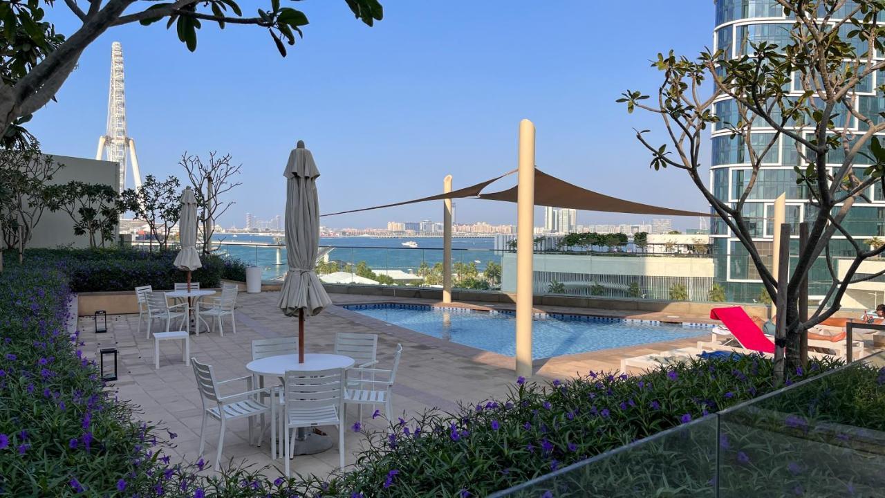 Waves Holiday Home - Waterfront Apartment With Breathtaking Sea Views Дубай Екстериор снимка