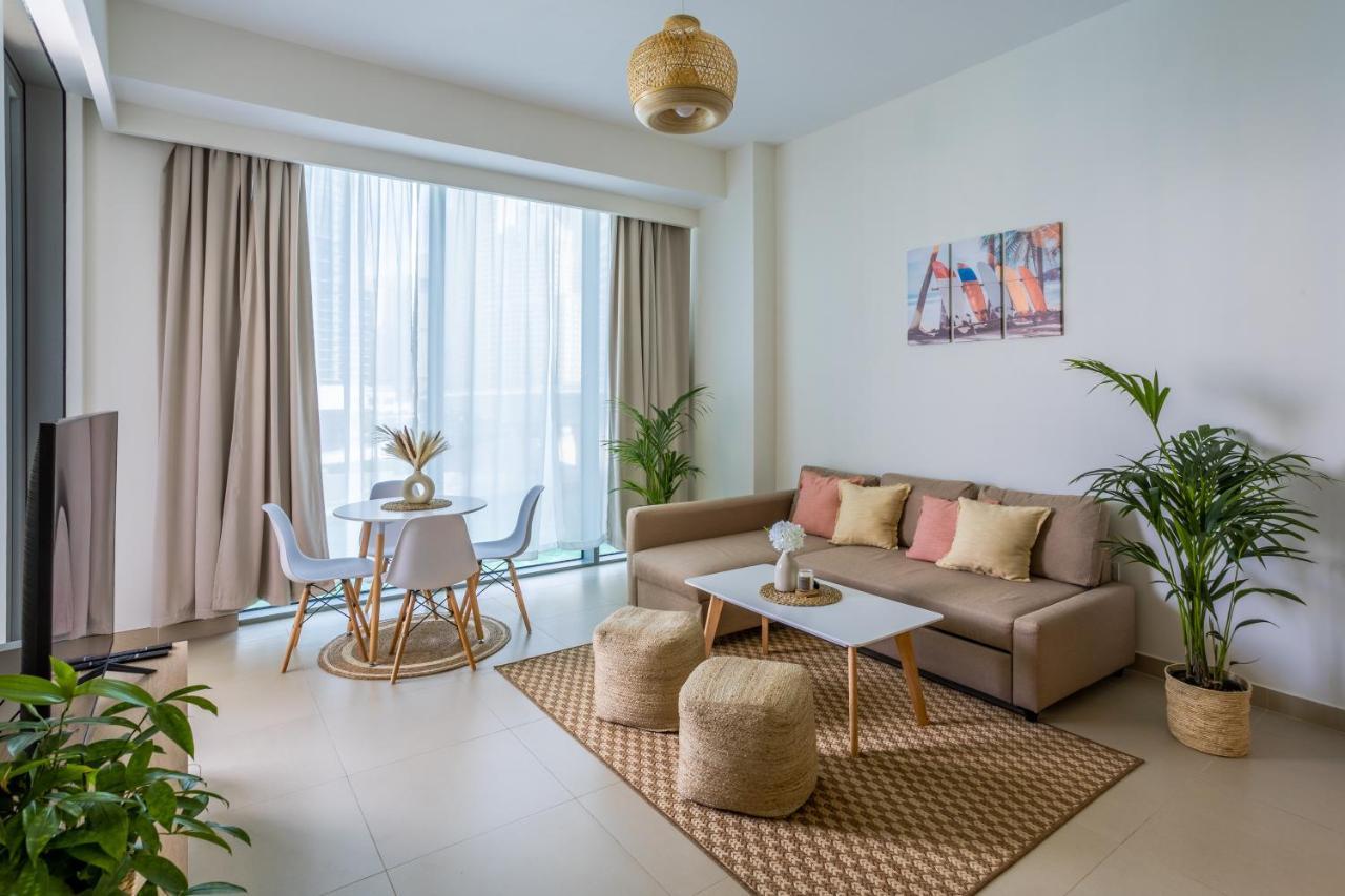 Waves Holiday Home - Waterfront Apartment With Breathtaking Sea Views Дубай Екстериор снимка