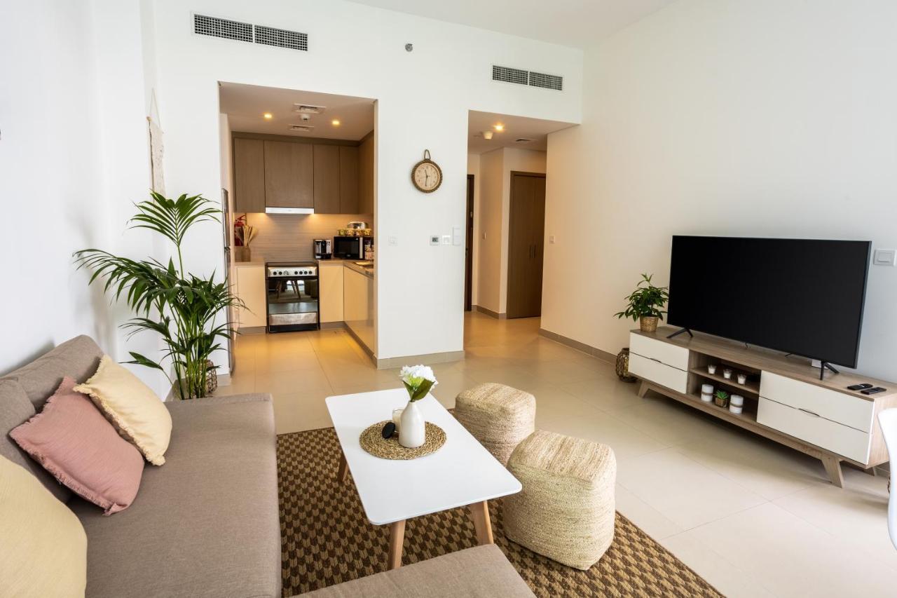 Waves Holiday Home - Waterfront Apartment With Breathtaking Sea Views Дубай Екстериор снимка