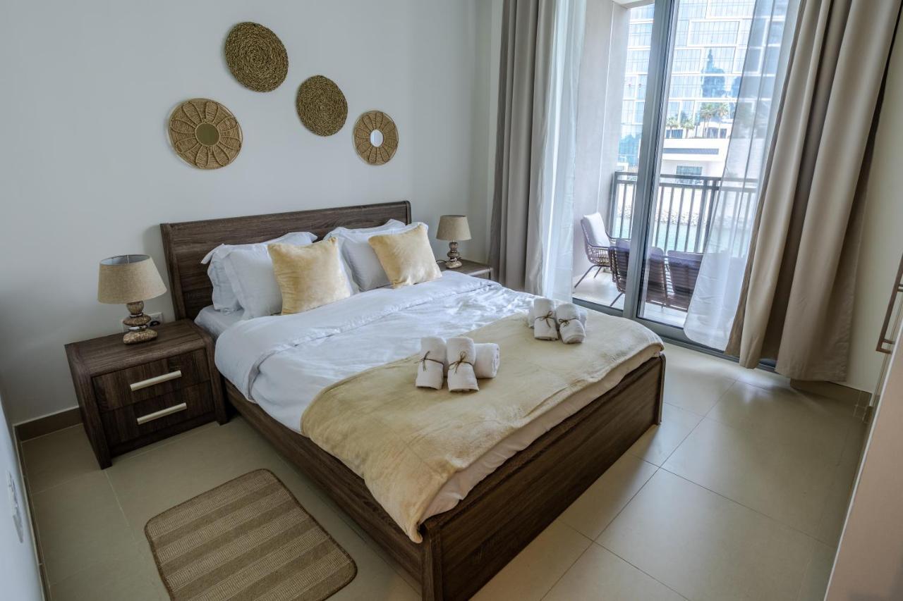 Waves Holiday Home - Waterfront Apartment With Breathtaking Sea Views Дубай Екстериор снимка