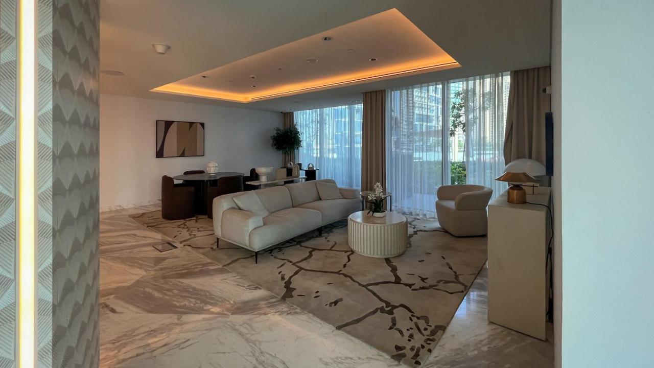 Waves Holiday Home - Waterfront Apartment With Breathtaking Sea Views Дубай Екстериор снимка