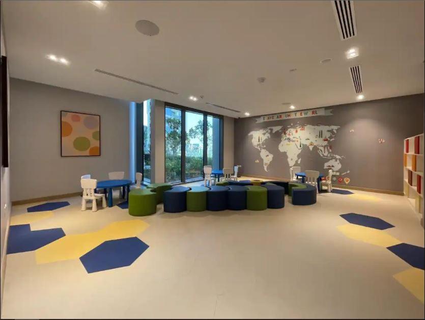 Waves Holiday Home - Waterfront Apartment With Breathtaking Sea Views Дубай Екстериор снимка