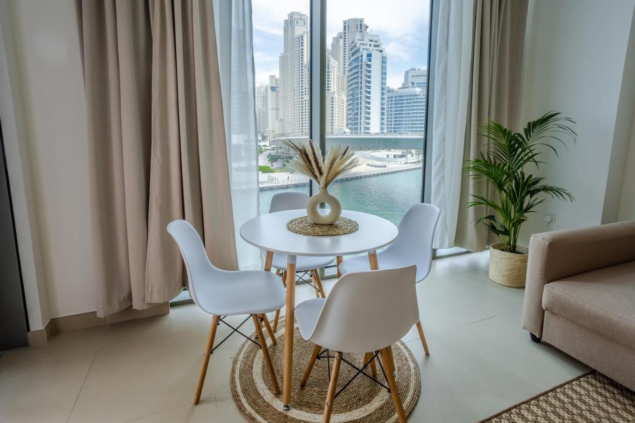 Waves Holiday Home - Waterfront Apartment With Breathtaking Sea Views Дубай Екстериор снимка