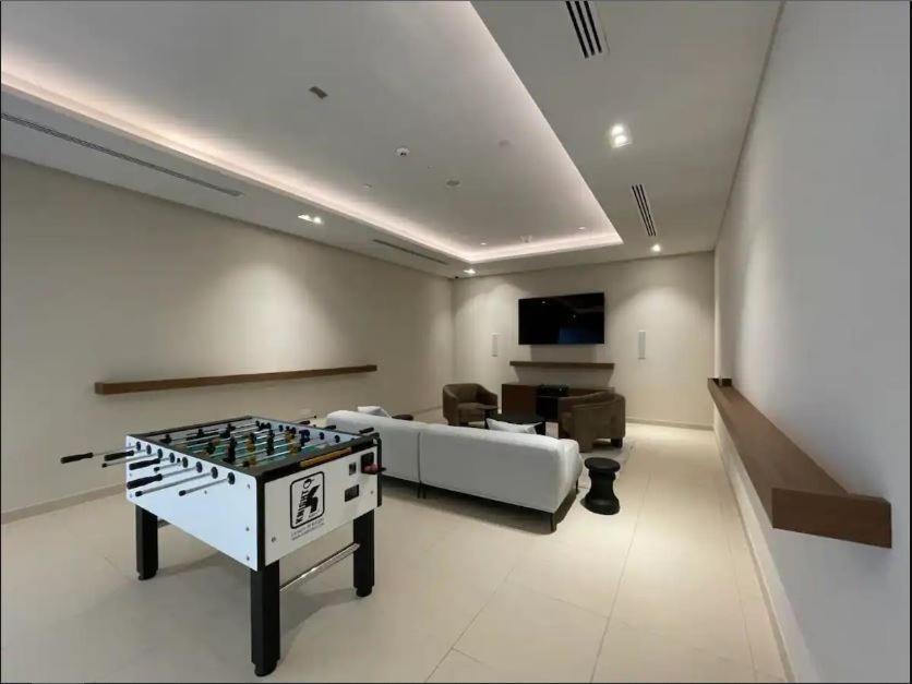 Waves Holiday Home - Waterfront Apartment With Breathtaking Sea Views Дубай Екстериор снимка